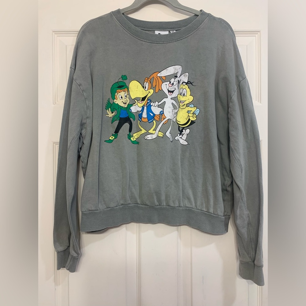 General Mills Gray Cereal Character Gray Long Sleeve Medium Sweatshirt.     2569